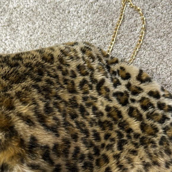 Fuzzy Cheetah Print Folding Purse - Picture 10 of 10
